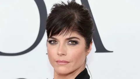 Read more about the article Selma Blair: A story of talent, courage, and inspiration